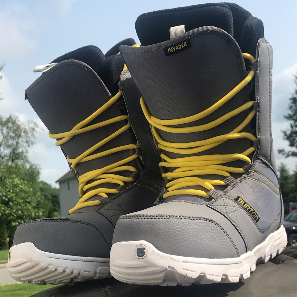 Burton Invader snowboard boots